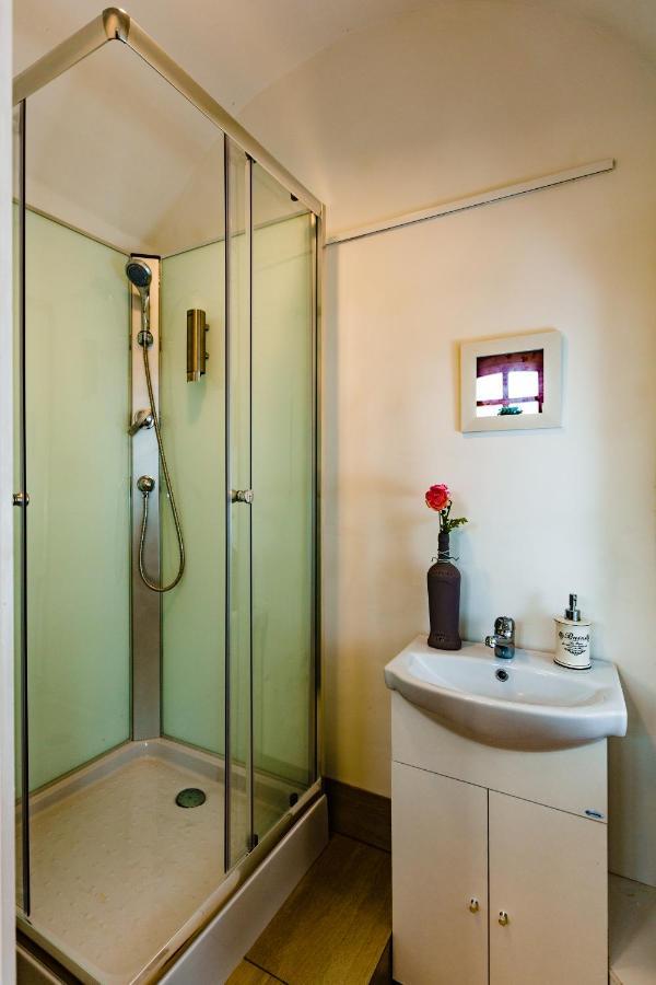 Bridge Apartment Естерґом Екстер'єр фото