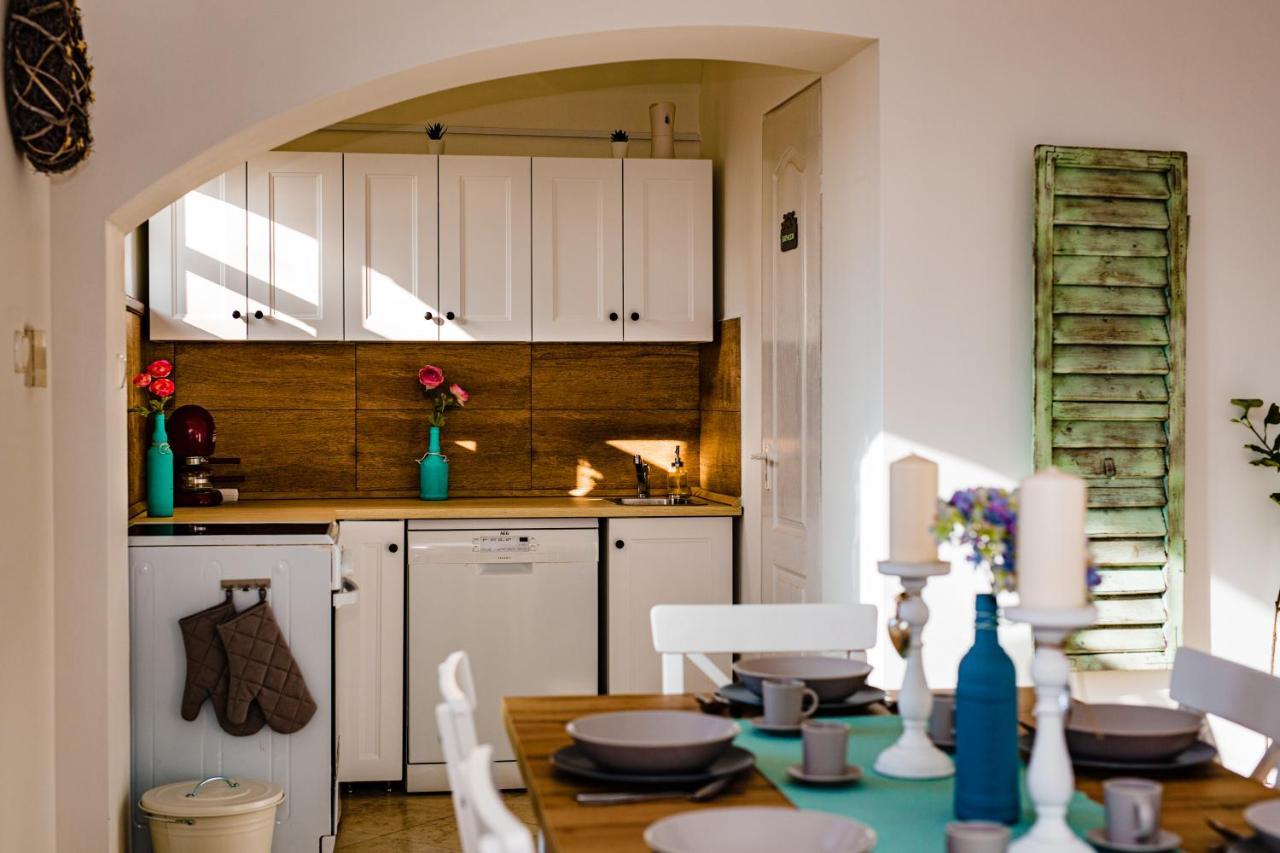 Bridge Apartment Естерґом Екстер'єр фото
